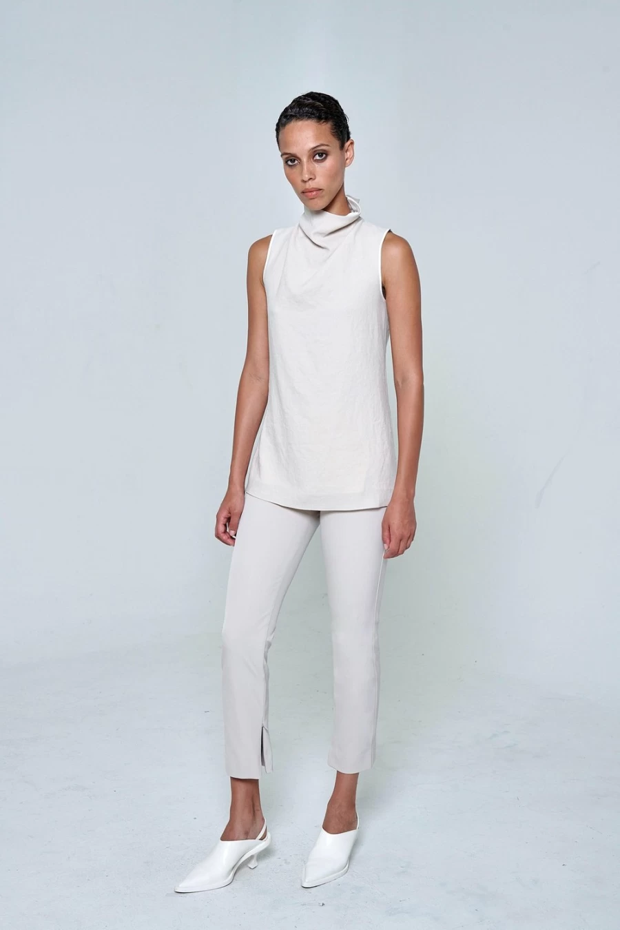 Karolina Zmarlak White Slim Pant - Elegant Tailored Fit for Women